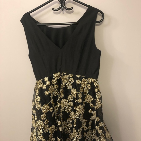 Gold and Black cocktail dress - Picture 1 of 3